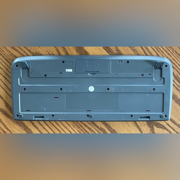 Logitech MK320 Wireless Keyboard - Picture 3 of 5